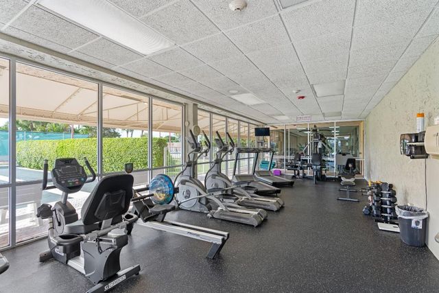 256 Lake Meryl Drive, West Palm Beach, FL 33411