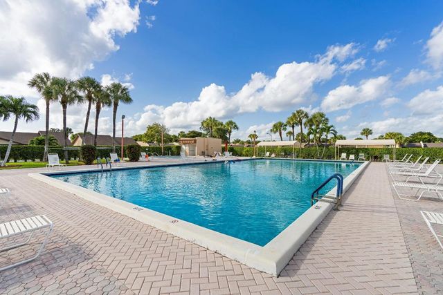 256 Lake Meryl Drive, West Palm Beach, FL 33411