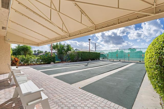 256 Lake Meryl Drive, West Palm Beach, FL 33411