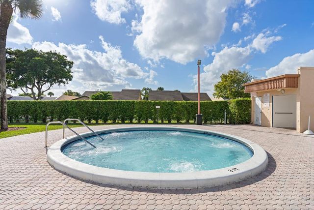 256 Lake Meryl Drive, West Palm Beach, FL 33411