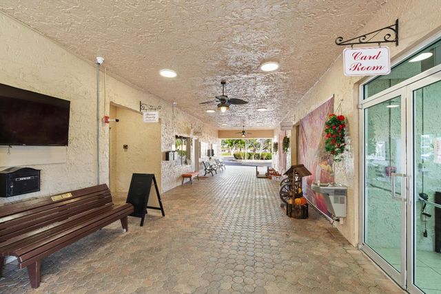 256 Lake Meryl Drive, West Palm Beach, FL 33411