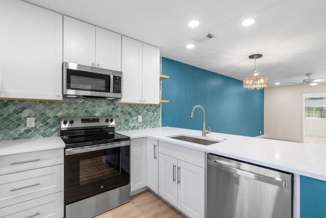 256 Lake Meryl Drive, West Palm Beach, FL 33411