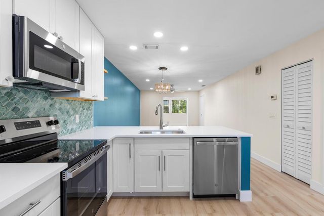 256 Lake Meryl Drive, West Palm Beach, FL 33411