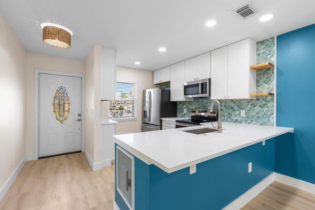 256 Lake Meryl Drive, West Palm Beach, FL 33411