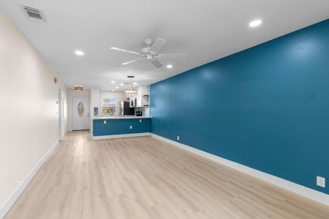 256 Lake Meryl Drive, West Palm Beach, FL 33411