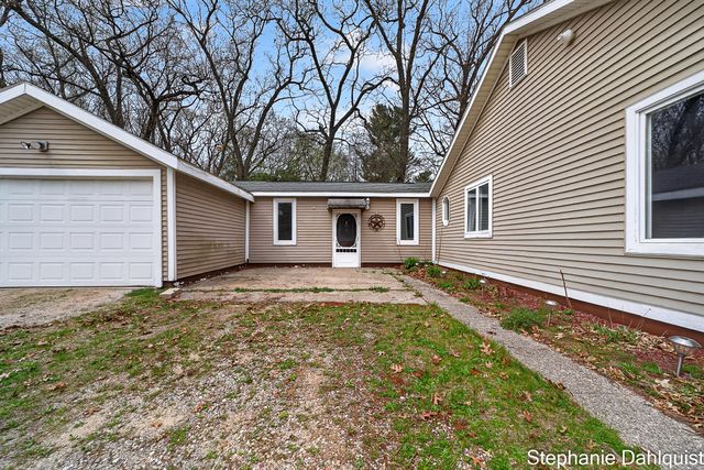 1093 E Giles Road, Muskegon Twp, MI 49445