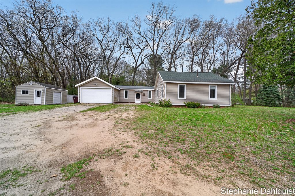 1093 E Giles Road, Muskegon Twp, MI 49445