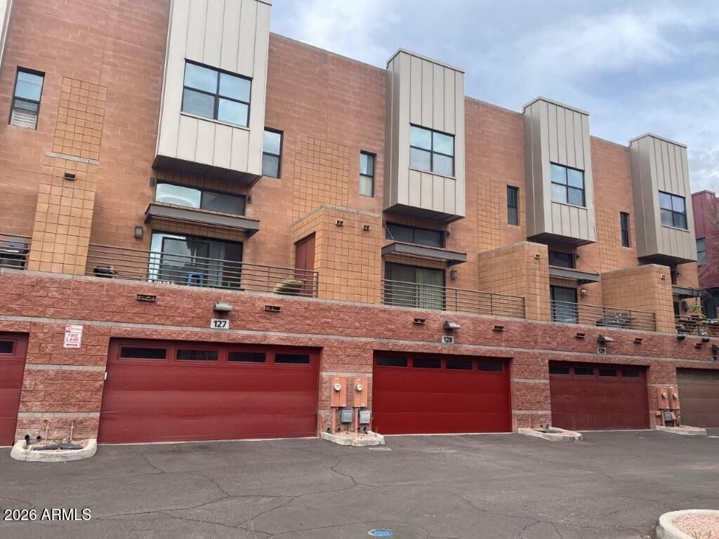 330 S FARMER Avenue 128, Tempe, AZ 85281