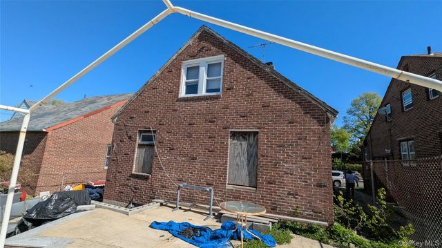 18910 114th Drive, Saint Albans, NY 11412