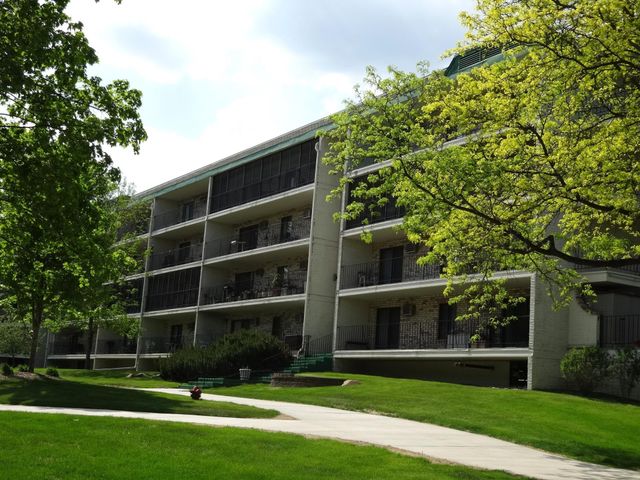 10511 Cedar Lake Road 503, Hopkins, MN 55305