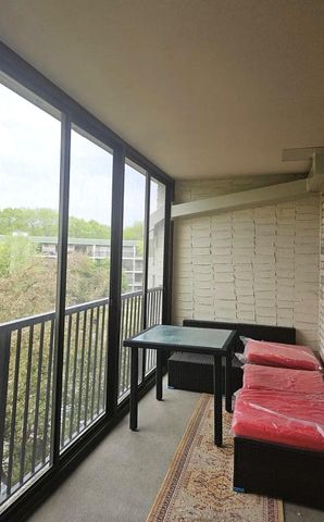 10511 Cedar Lake Road 503, Hopkins, MN 55305