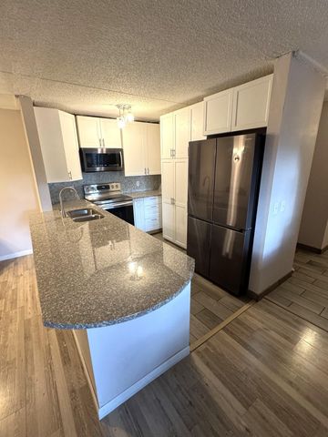 10511 Cedar Lake Road 503, Hopkins, MN 55305