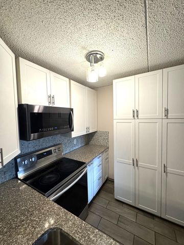 10511 Cedar Lake Road 503, Hopkins, MN 55305