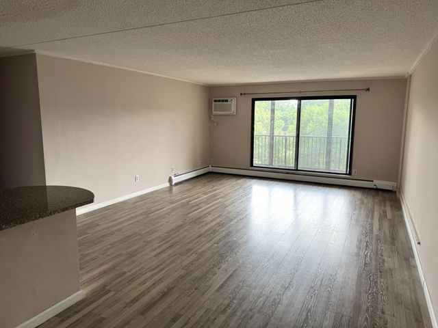10511 Cedar Lake Road 503, Hopkins, MN 55305