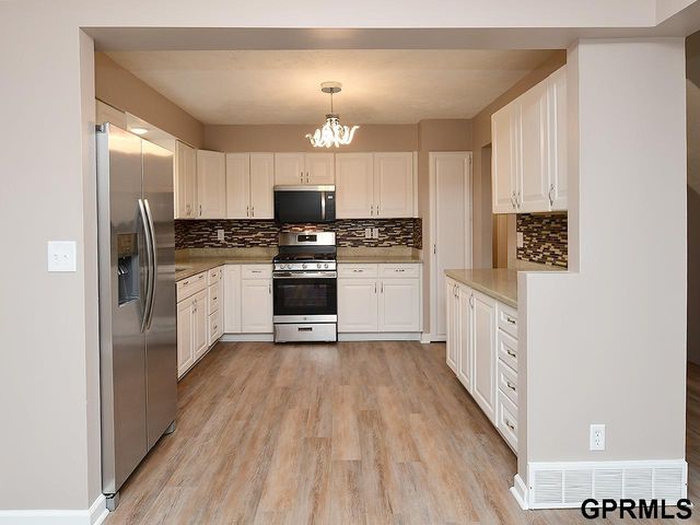 10417 Grand Avenue, Omaha, NE 68134