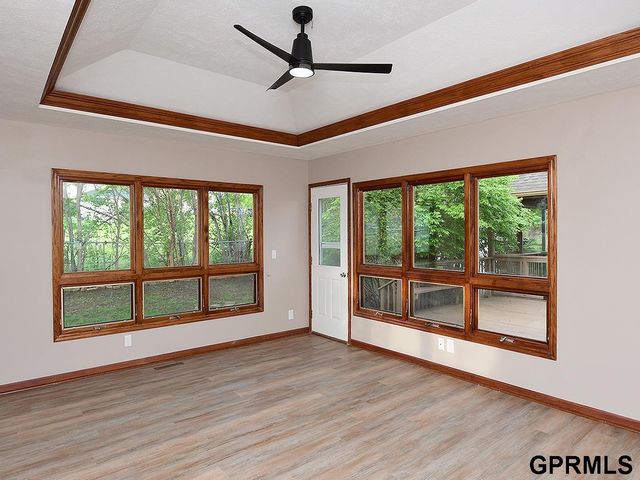 10417 Grand Avenue, Omaha, NE 68134