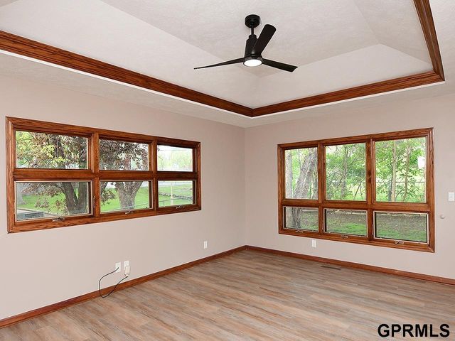 10417 Grand Avenue, Omaha, NE 68134