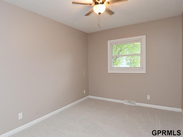 10417 Grand Avenue, Omaha, NE 68134