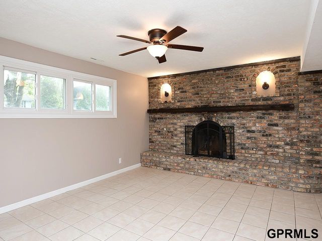 10417 Grand Avenue, Omaha, NE 68134