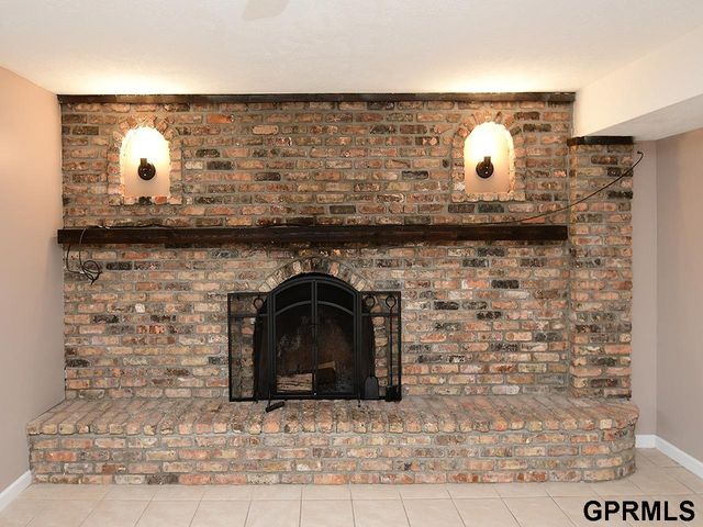 10417 Grand Avenue, Omaha, NE 68134