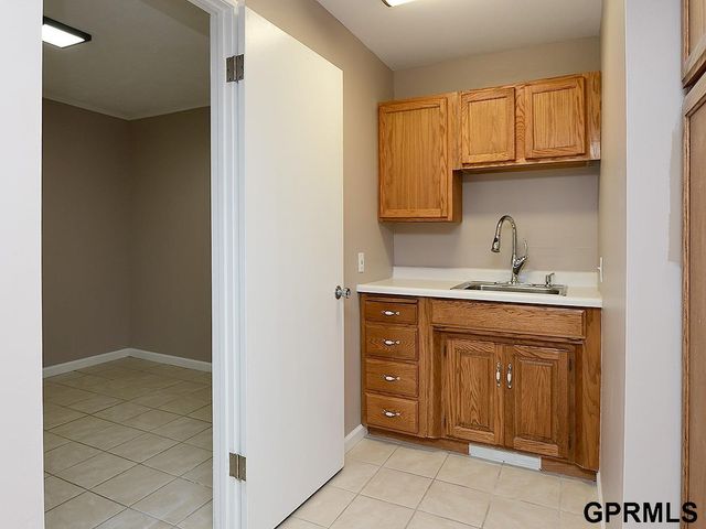 10417 Grand Avenue, Omaha, NE 68134