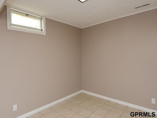 10417 Grand Avenue, Omaha, NE 68134