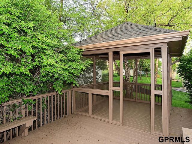 10417 Grand Avenue, Omaha, NE 68134