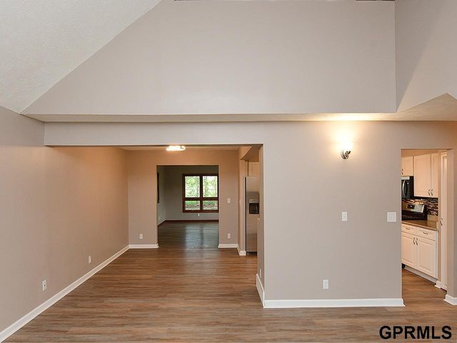 10417 Grand Avenue, Omaha, NE 68134