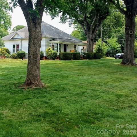 2103 N Thomas Avenue, Newton, NC 28658