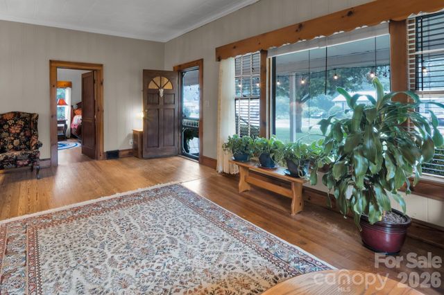 2103 N Thomas Avenue, Newton, NC 28658