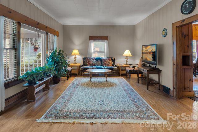 2103 N Thomas Avenue, Newton, NC 28658