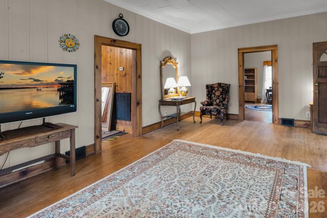 2103 N Thomas Avenue, Newton, NC 28658