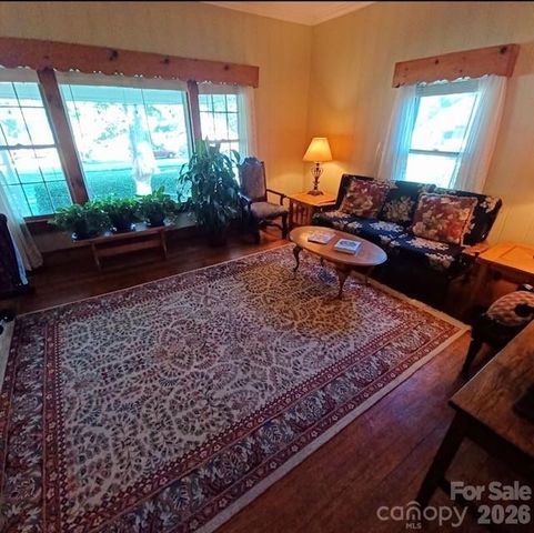2103 N Thomas Avenue, Newton, NC 28658