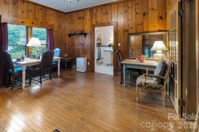 2103 N Thomas Avenue, Newton, NC 28658