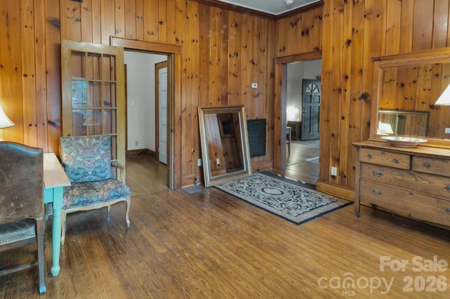 2103 N Thomas Avenue, Newton, NC 28658