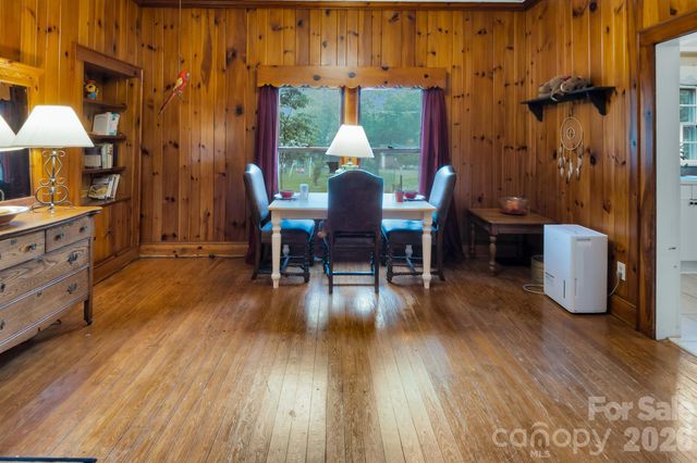 2103 N Thomas Avenue, Newton, NC 28658