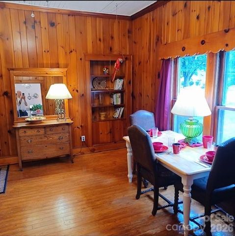 2103 N Thomas Avenue, Newton, NC 28658