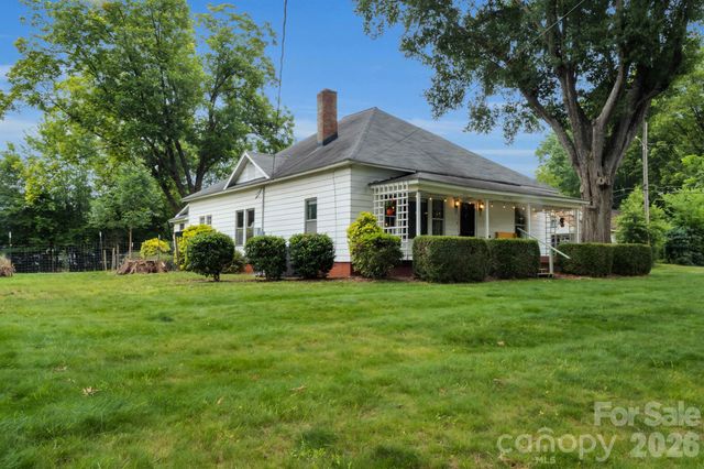 2103 N Thomas Avenue, Newton, NC 28658