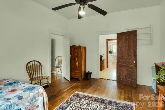 2103 N Thomas Avenue, Newton, NC 28658