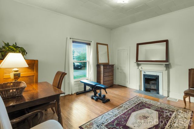 2103 N Thomas Avenue, Newton, NC 28658