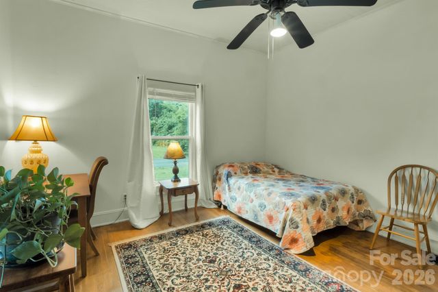 2103 N Thomas Avenue, Newton, NC 28658
