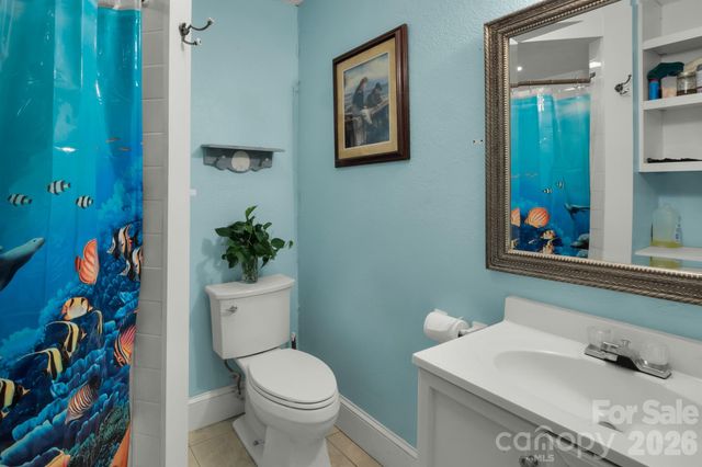 2103 N Thomas Avenue, Newton, NC 28658