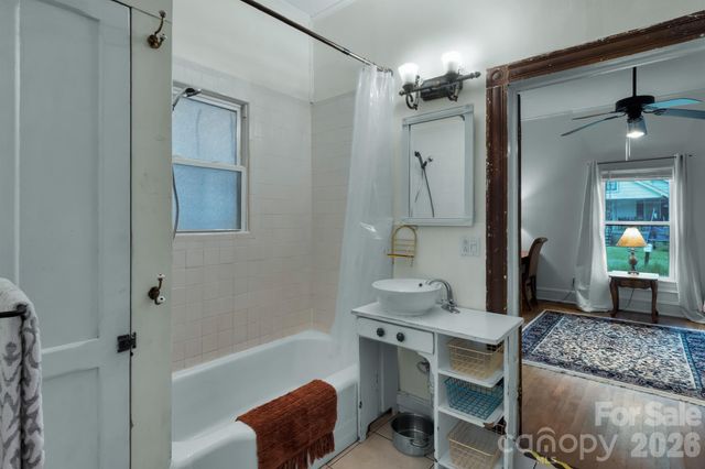 2103 N Thomas Avenue, Newton, NC 28658