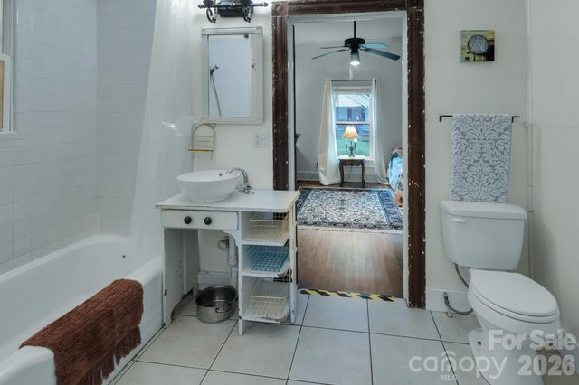 2103 N Thomas Avenue, Newton, NC 28658