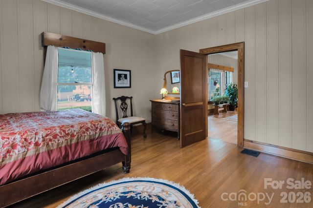2103 N Thomas Avenue, Newton, NC 28658