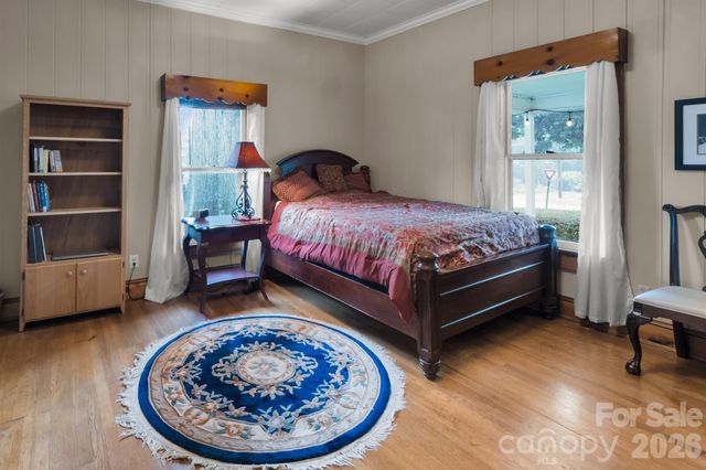 2103 N Thomas Avenue, Newton, NC 28658