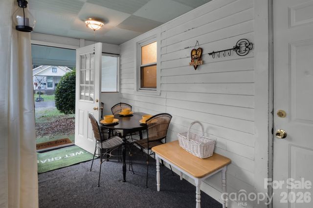 2103 N Thomas Avenue, Newton, NC 28658