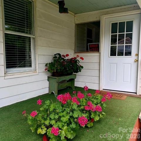 2103 N Thomas Avenue, Newton, NC 28658