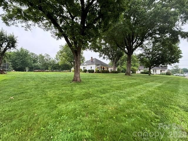 2103 N Thomas Avenue, Newton, NC 28658