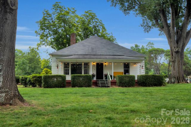 2103 N Thomas Avenue, Newton, NC 28658